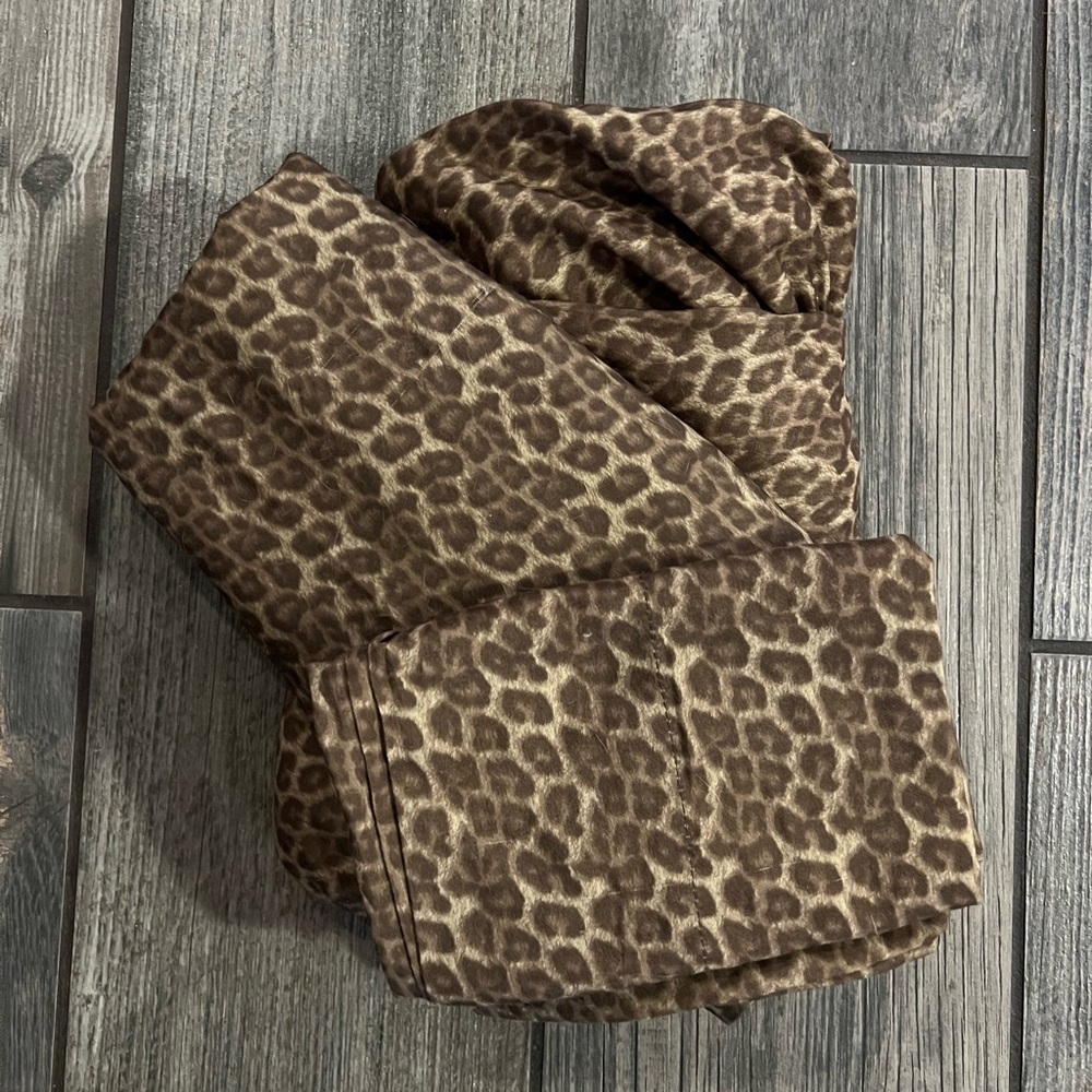 COPY - Like new Leopard print twin sheets.